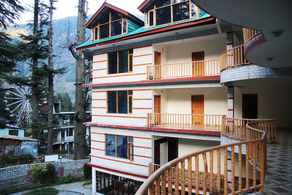 Utopia Resort 4/72
