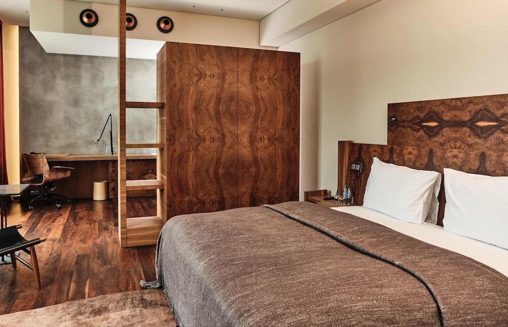 ROOM, SINGLE, DOUBLE BED