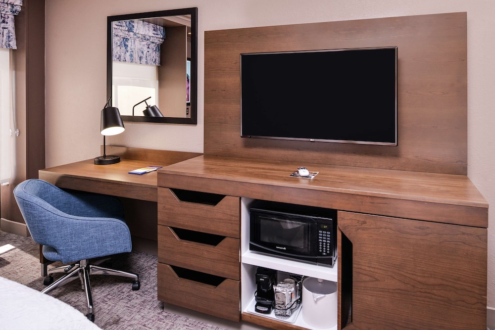 Hampton Inn Albuquerque University Midtown 44/55