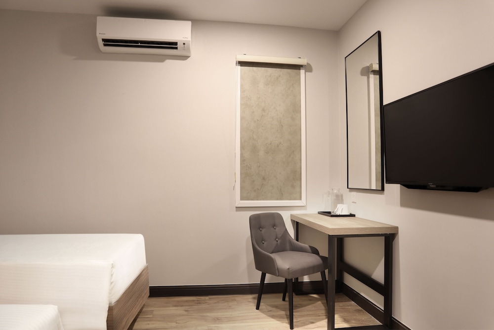 Aces Hotel 28/32