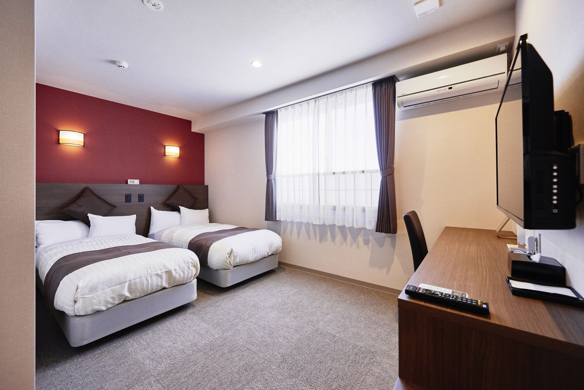 HOLLYWOOD, SUPERIOR, TWIN BEDS
