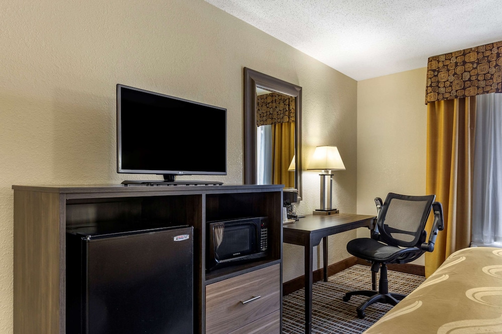 Quality Inn and Suites Greensboro High Point 42/44