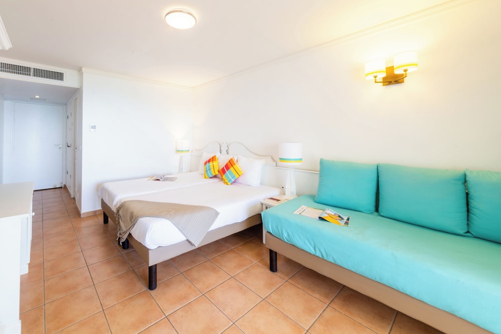 Pierre Vacances Sainte Anne Holiday Village 13/50