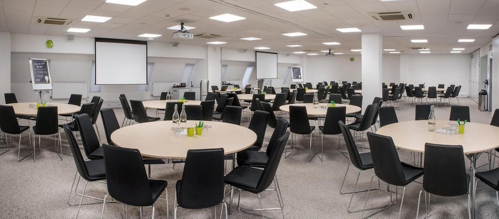 Conference Aston 45/58