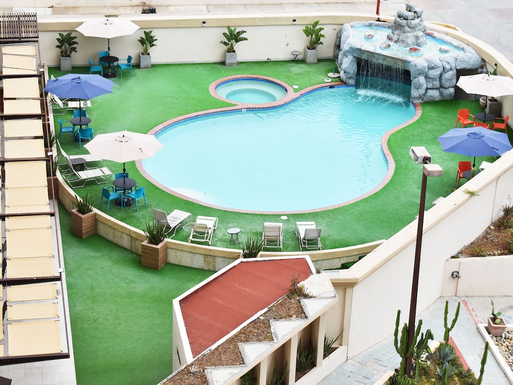 Corona Plaza Hotel 3/70