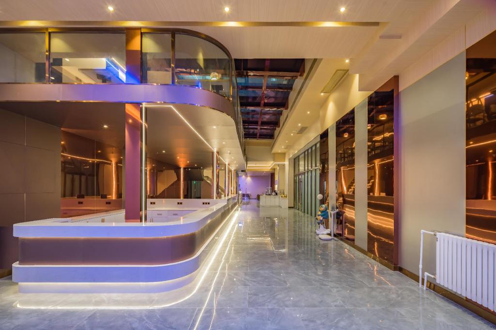 Dequan Luxury Hotel (Chaoyang High speed Railway Station Shilibao Subway Station Branch) 9/50