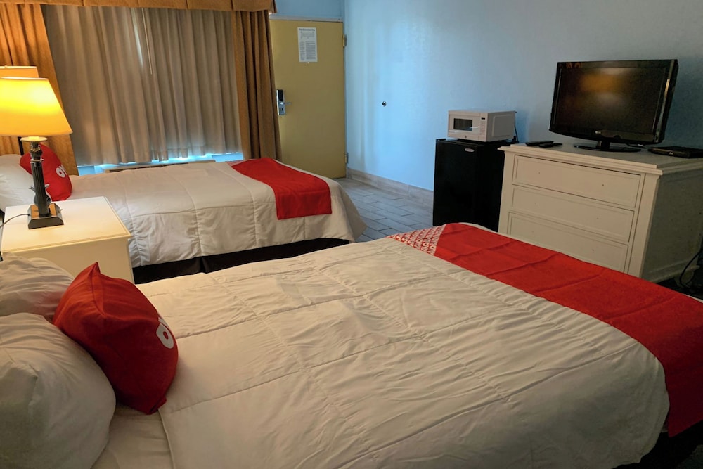 OYO Hotel Dundee By Crystal Lake 20/50