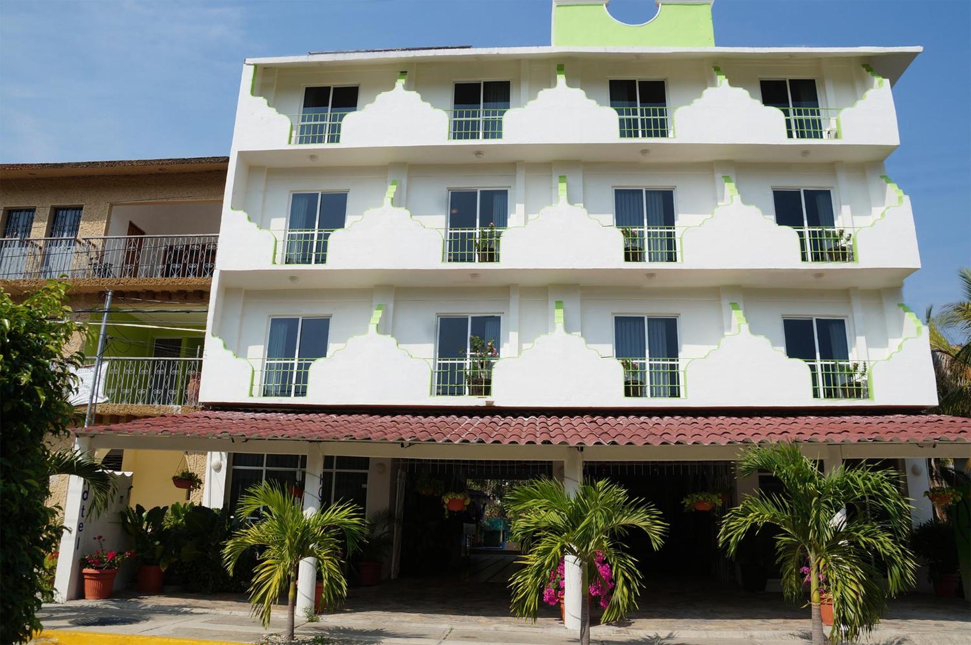 Hotel Arenas del Pacifico 3/54