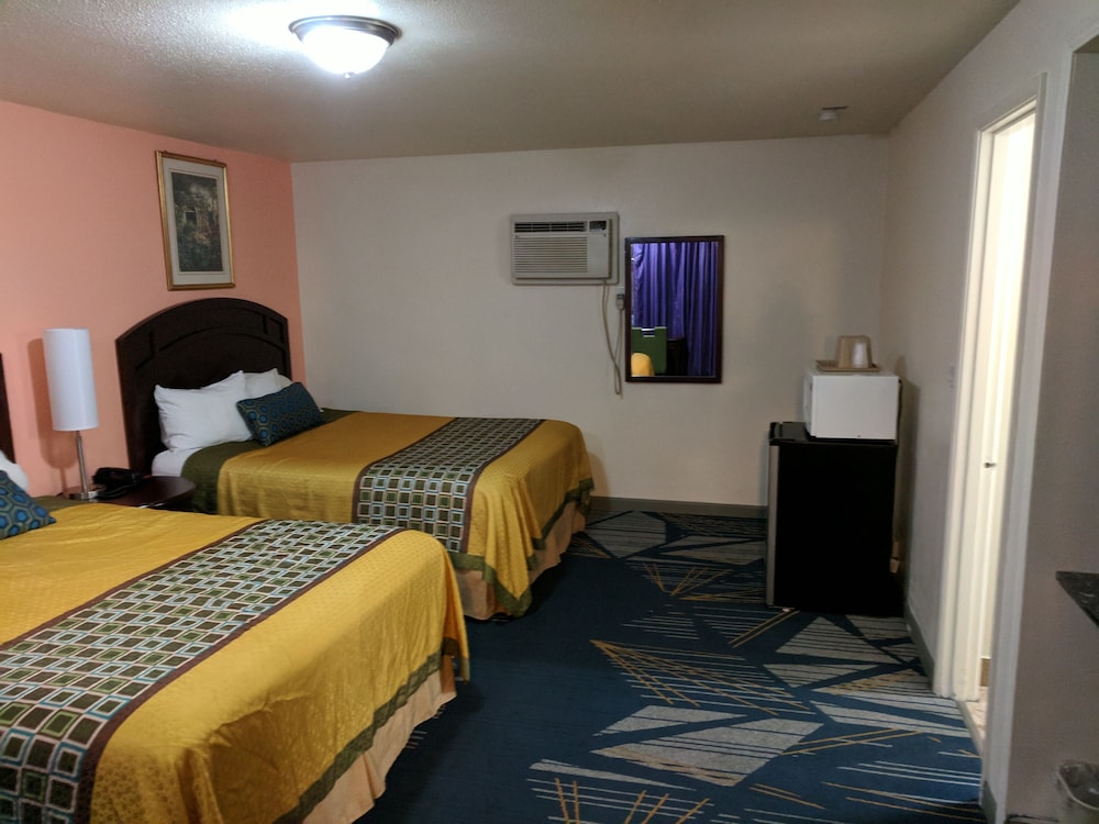 La Hacienda Motel 15/65