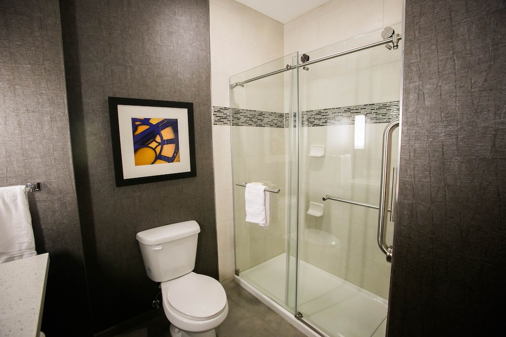 Holiday Inn Longview North 17/80
