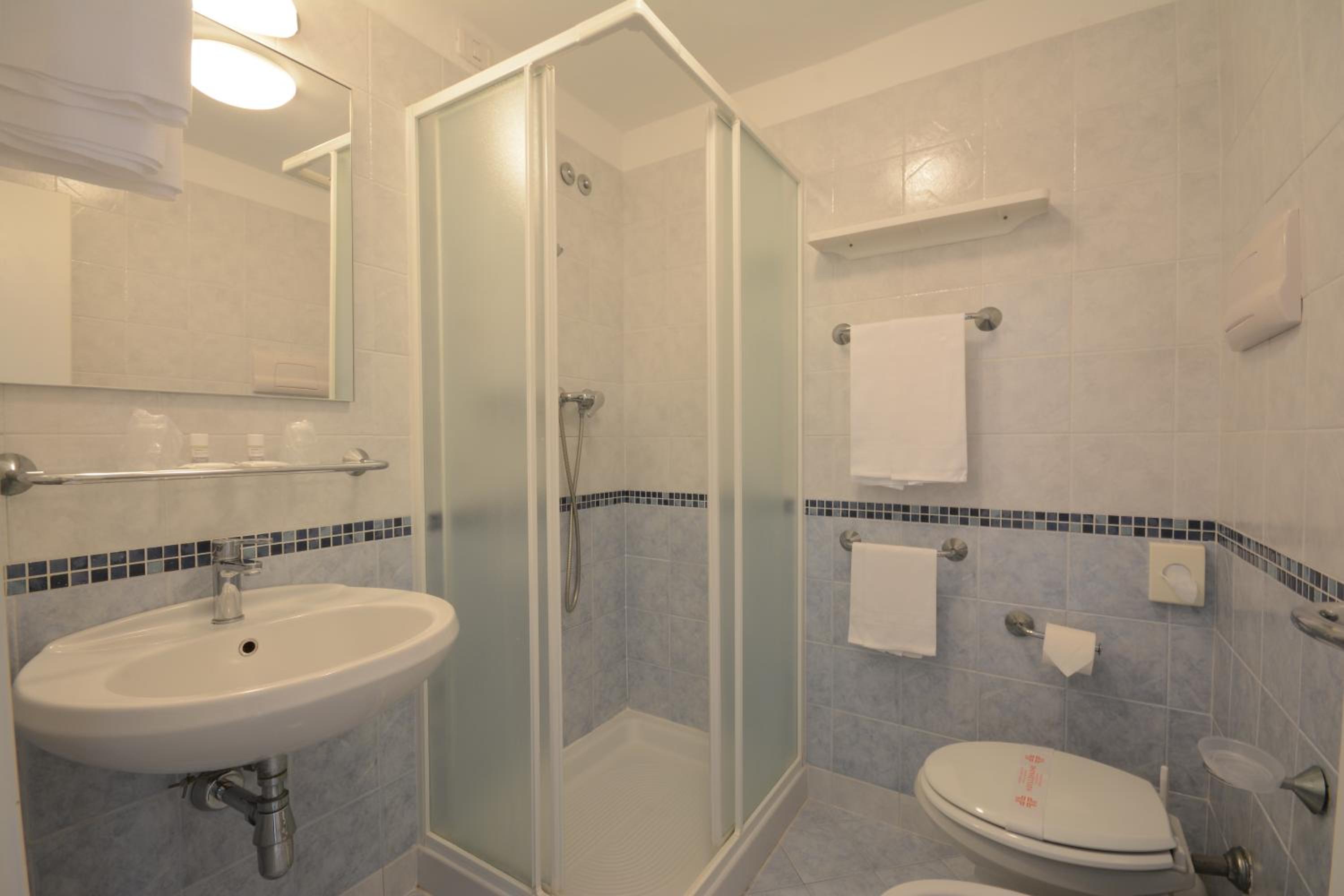 Hotel Caravelle Pesaro 41/44