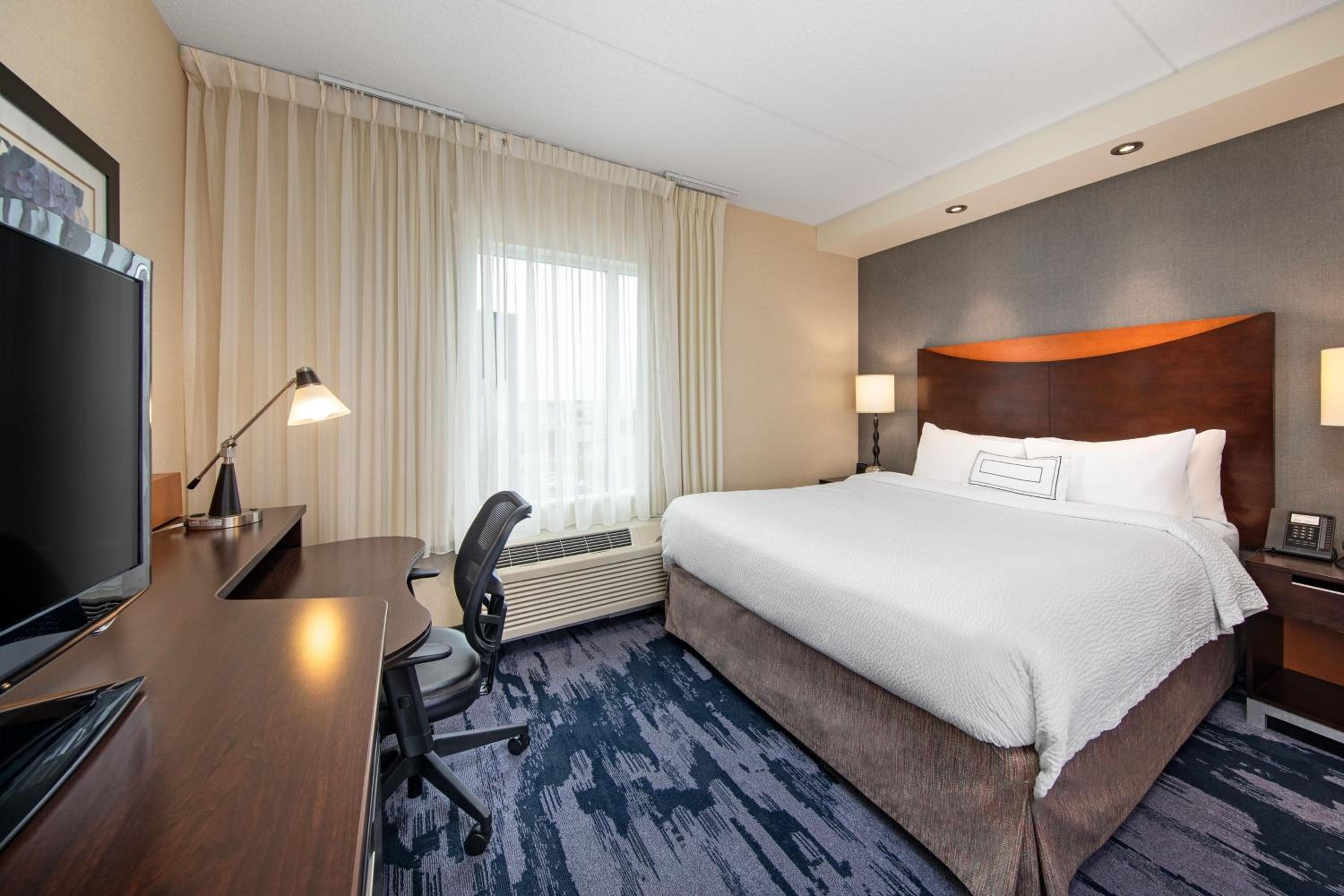 Suite, King Bed, Sofa