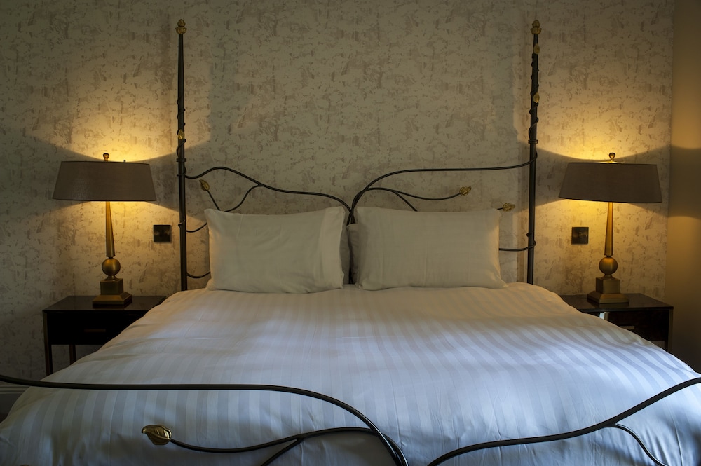 Mansion House Llansteffan 6/32