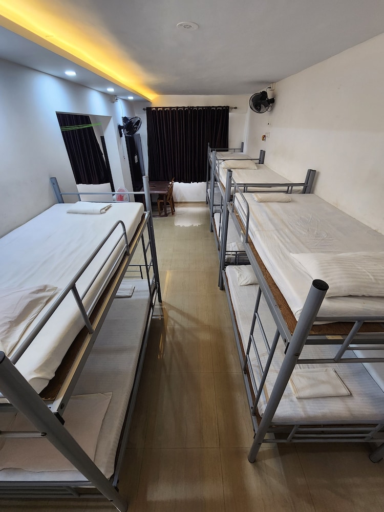 All Seasons Guest House 17/43