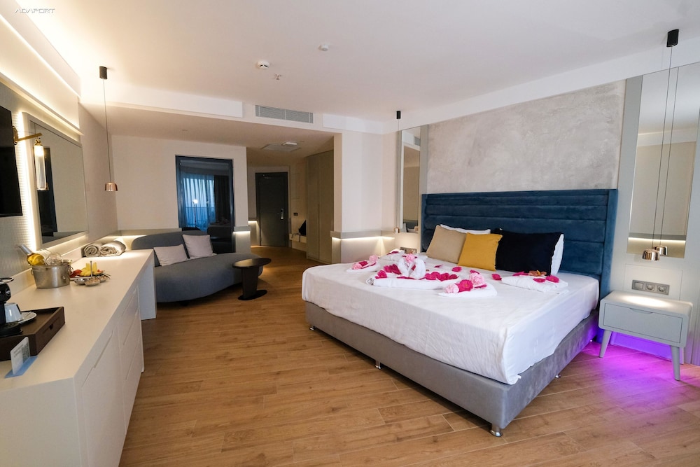 Ada Port Hotel 23/66