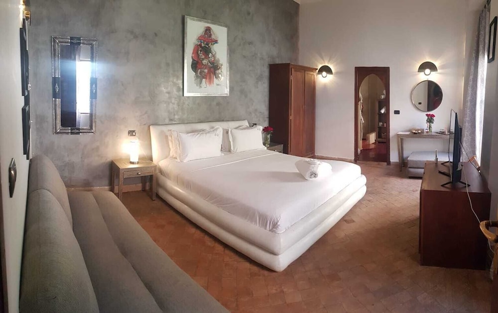 Riad Les Ammonites 11/63
