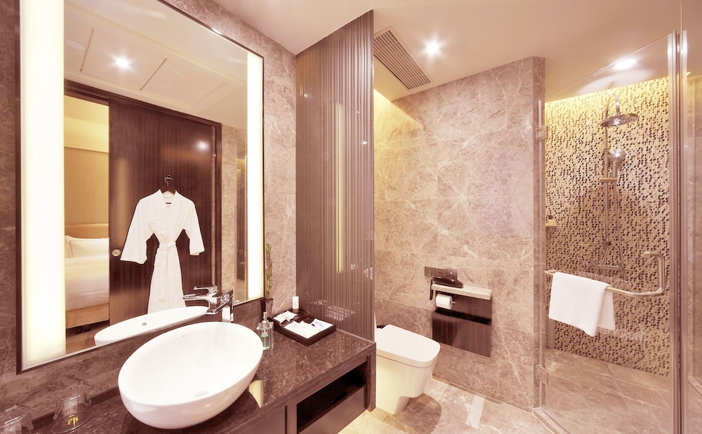 Royal Suites &amp; Tower 15/15