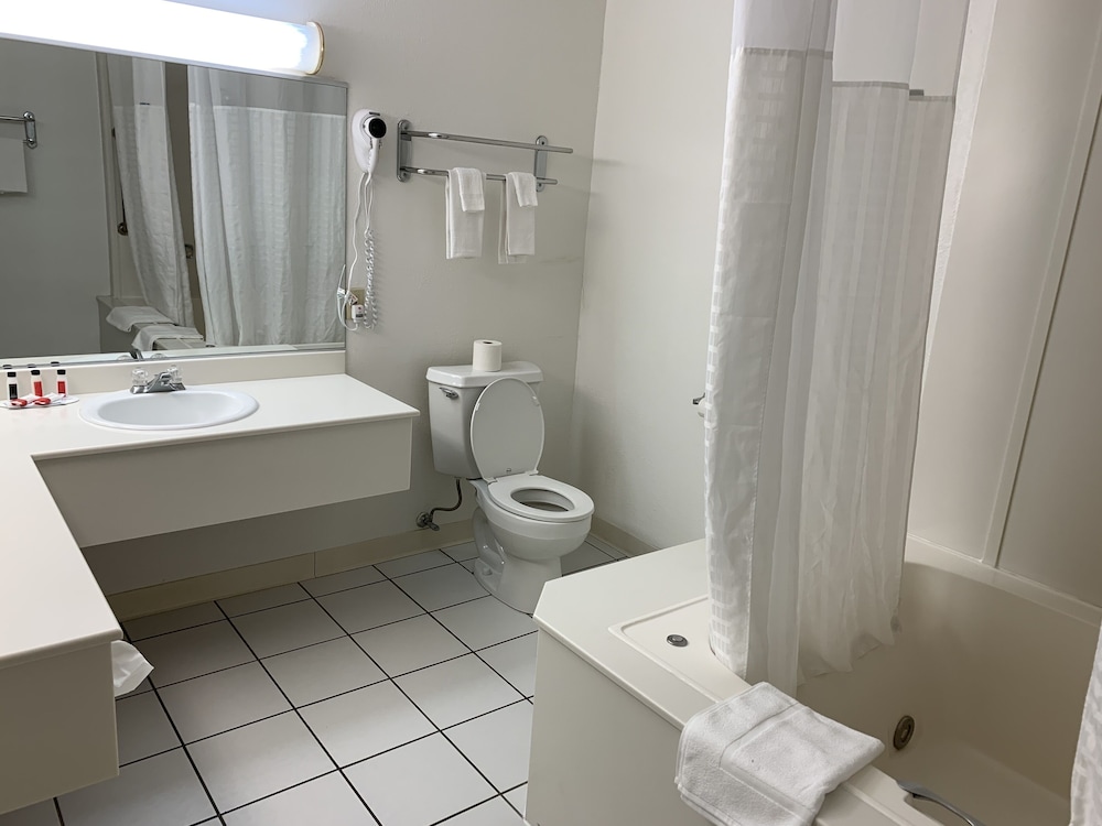 Travelodge By Wyndham Rapid City 7/31