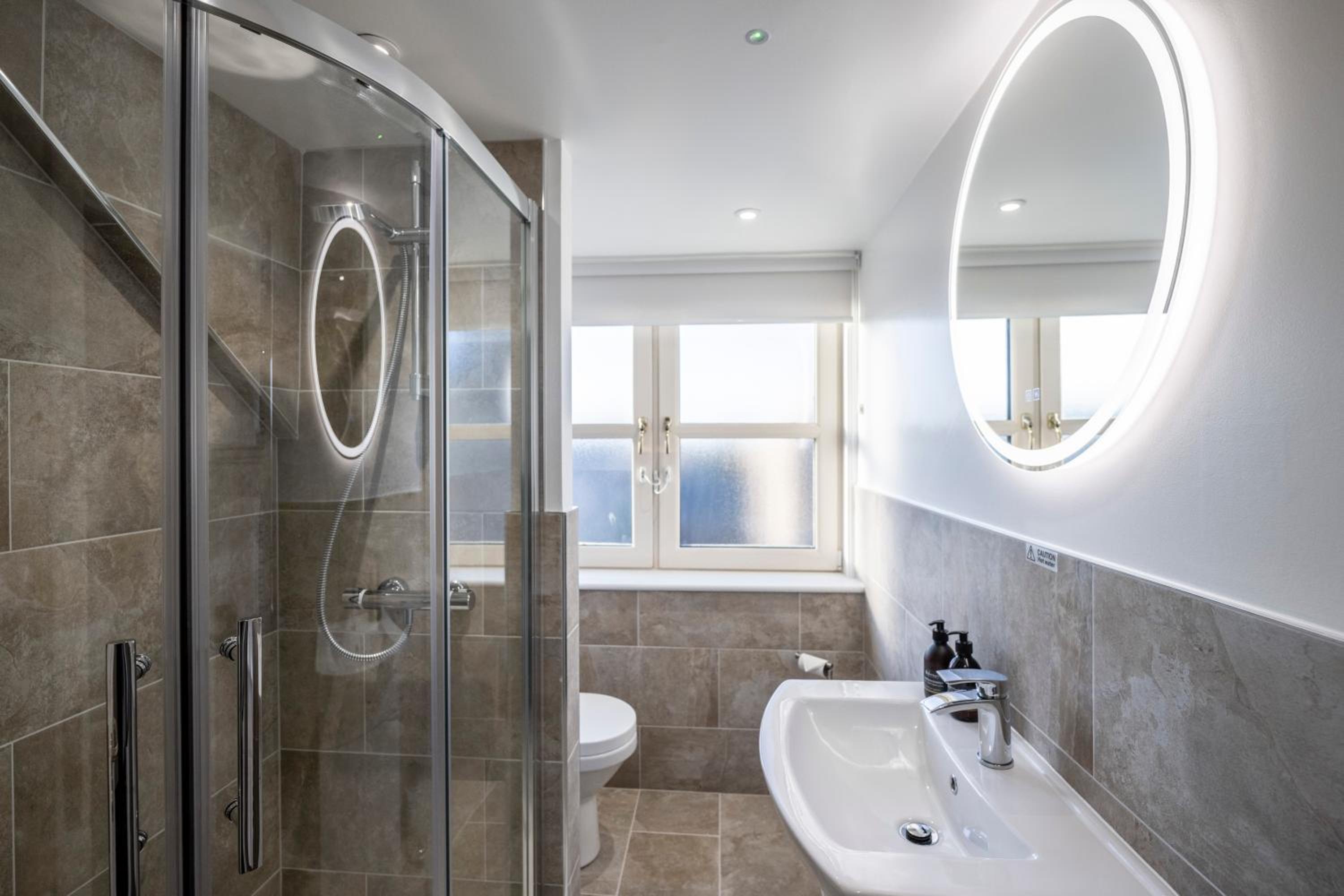 Udny Arms Hotel 32/33