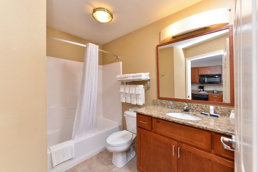 CANDLEWOOD SUITES WILLISTON 30/77