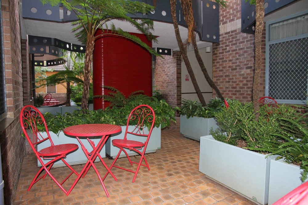 Mariners Court Hotel 43/55