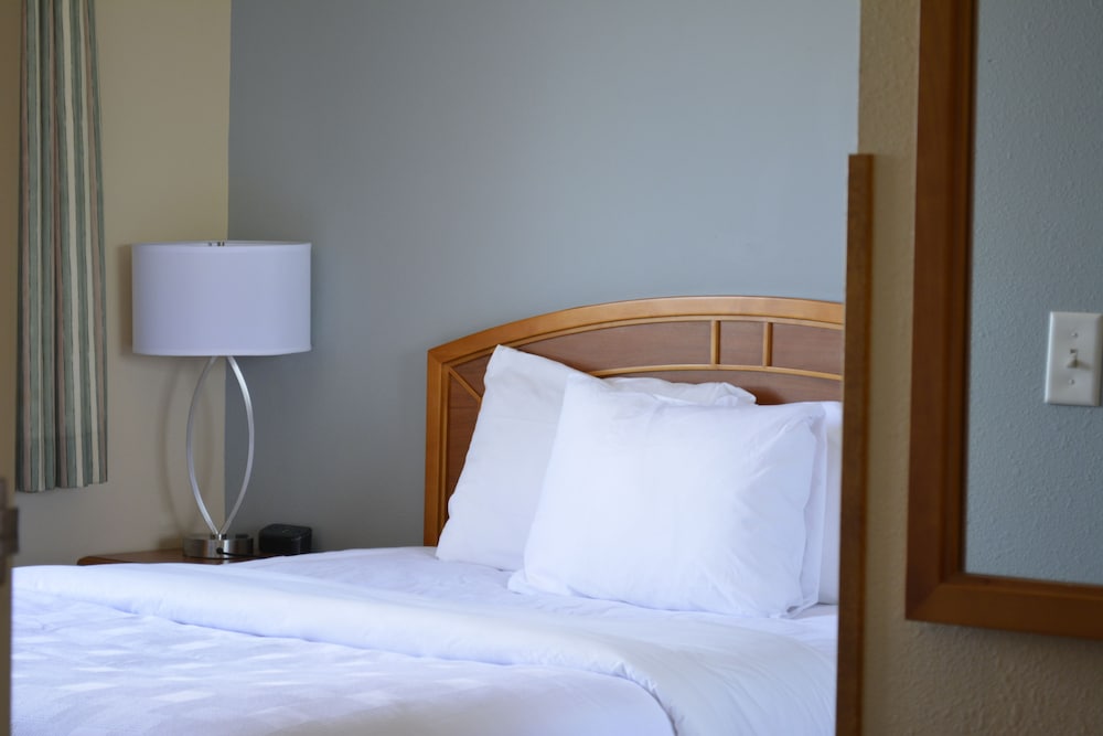MainStay Suites Dubuque at Hwy 20 8/36