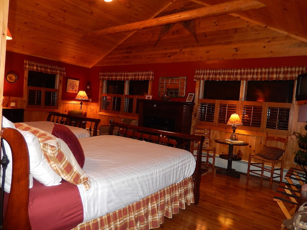 Kiwassa Lake Bed & Breakfast and Cabins 6/50