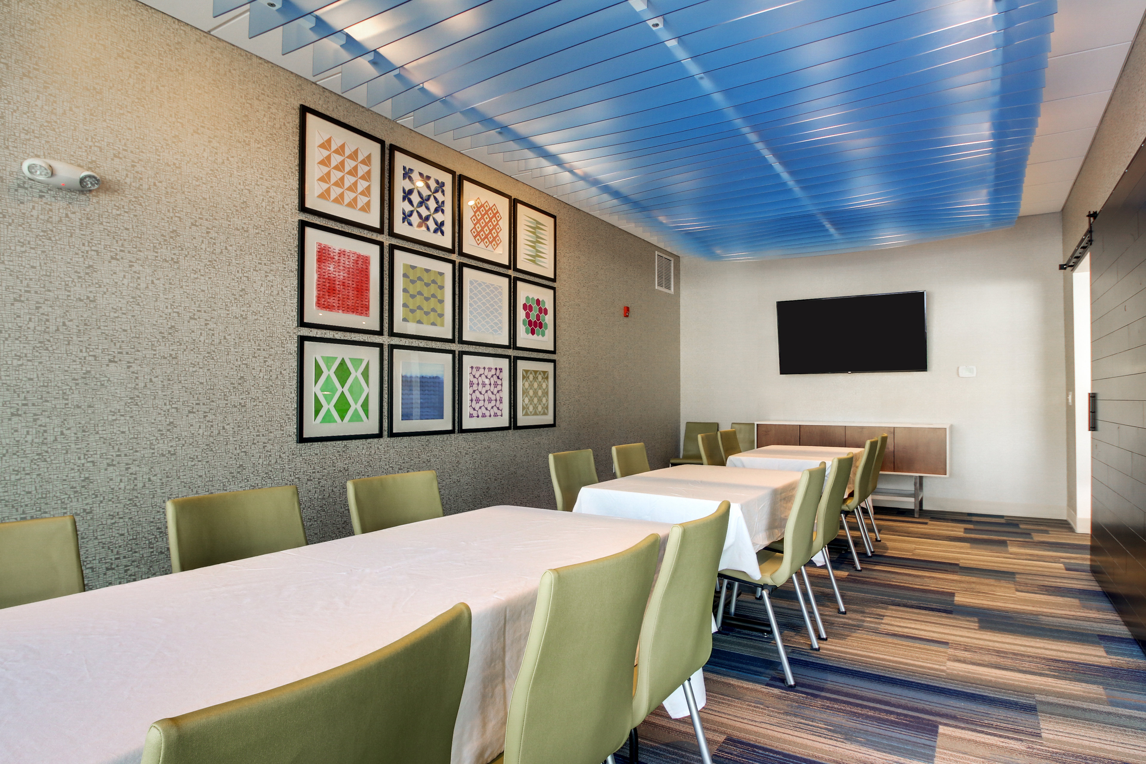 Holiday Inn Express & Suites GALESBURG 58/61