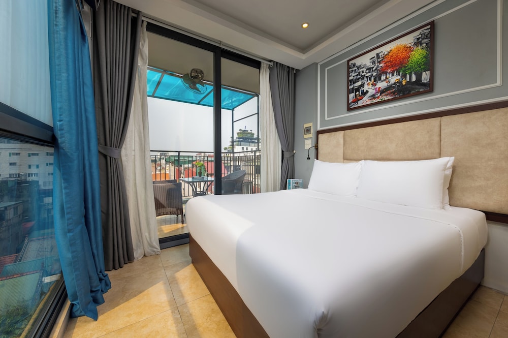 DELUXE, QUEEN BED