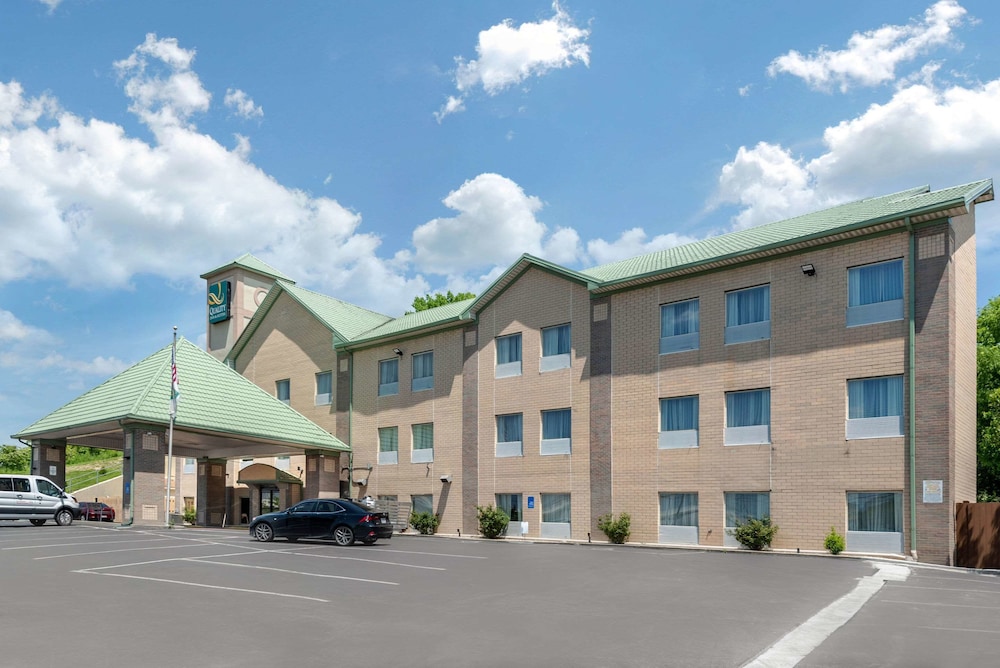 Comfort Inn & Suites Cincinnati Uptown Clifton 38/45