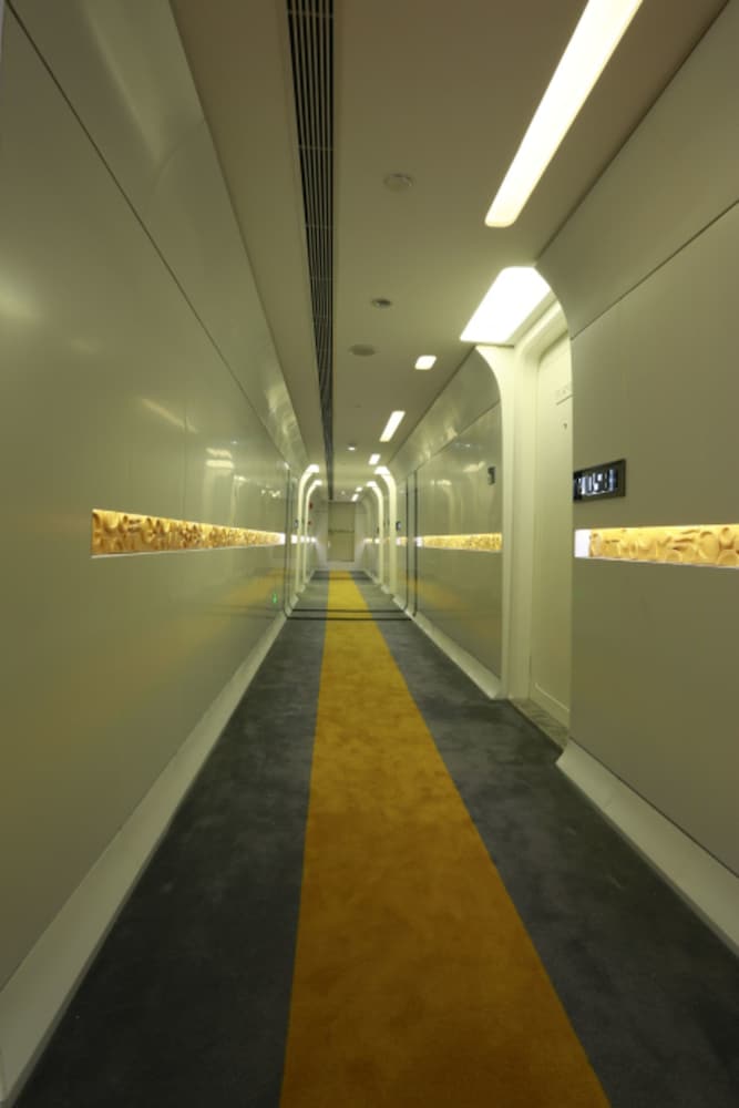 Planet Hotel 16/25