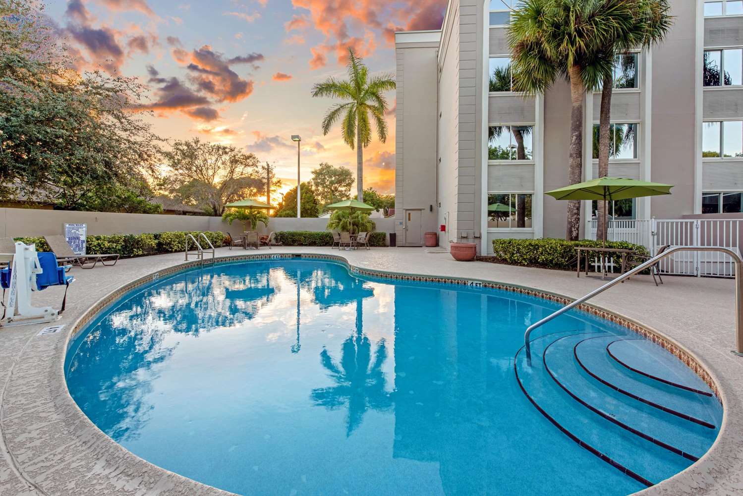 La Quinta Inn & Suites by Wyndham Coral Springs South 15/30