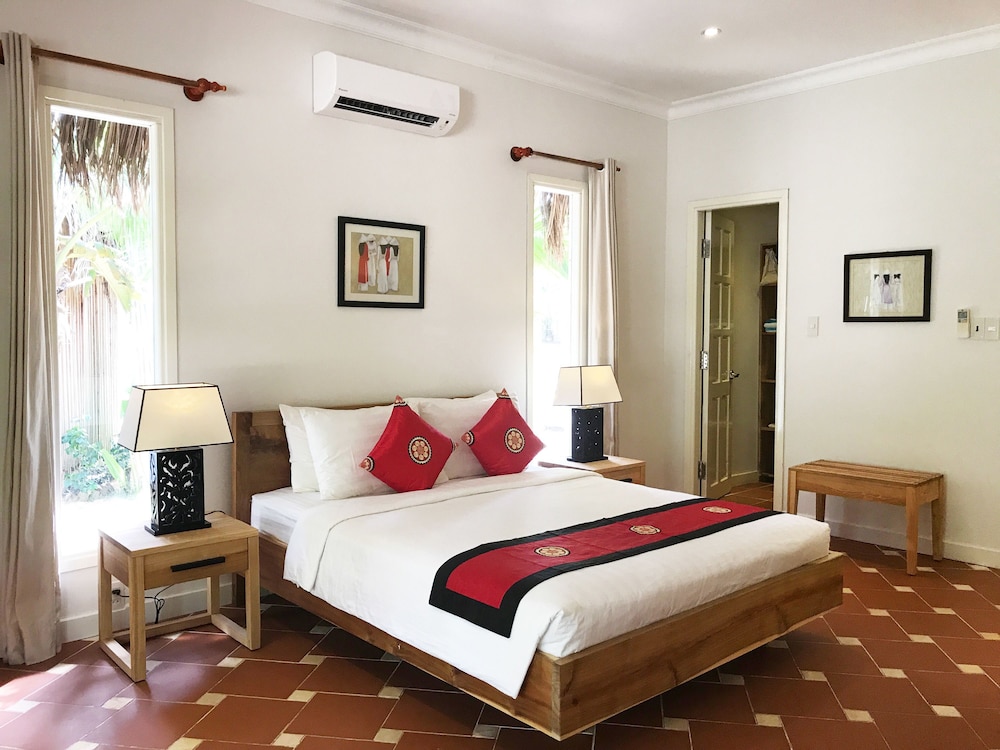 ROOM, DOUBLE BED, BEACH FRONT