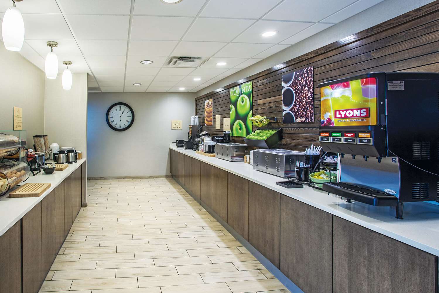 La Quinta Inn & Suites by Wyndham Duluth 5/21