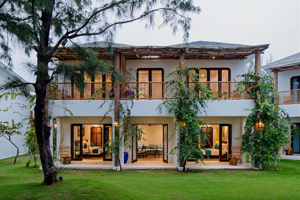 Stelia Beach Resort 1/50