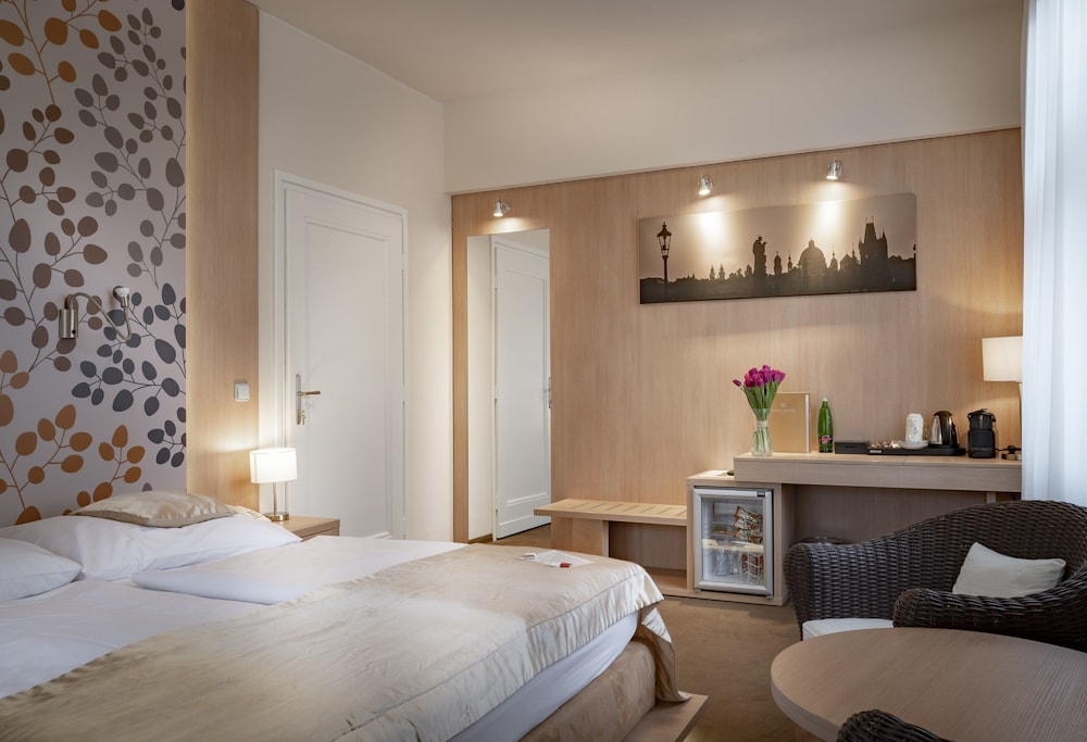 LUXURY, SUITE