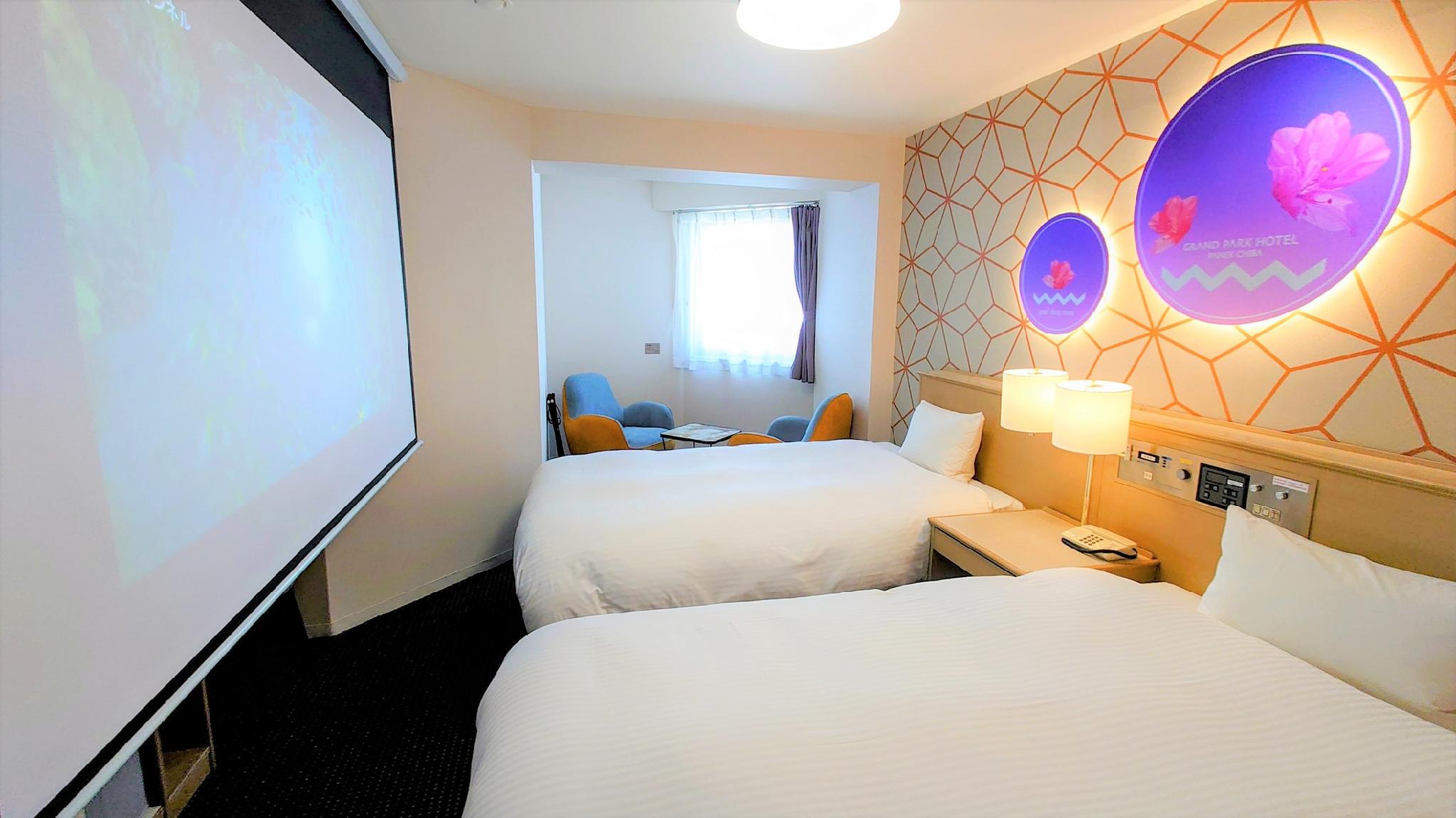 Smart, Twin Beds