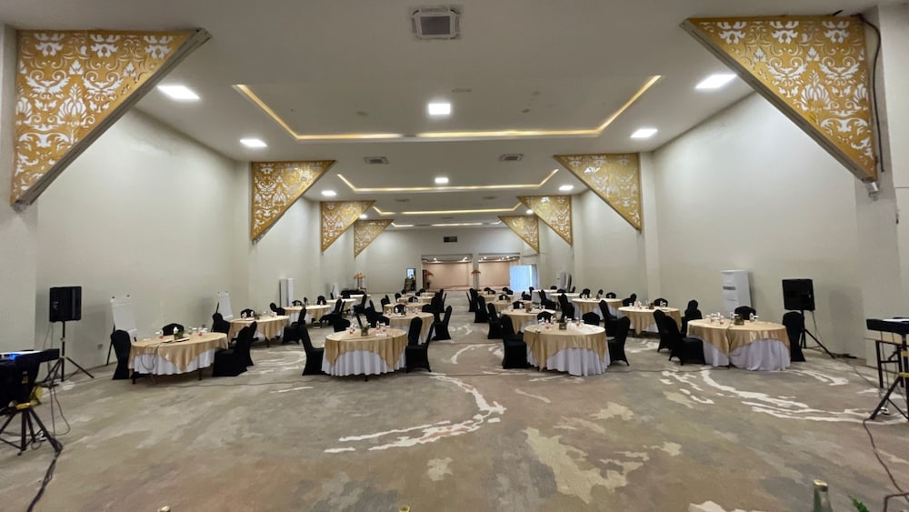 Raja Hotel Kuta Mandalika Resort & Convention 52/64