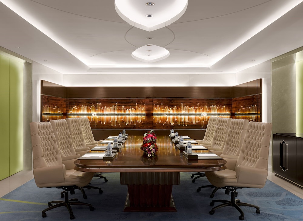 RAFFLES JAKARTA 40/50