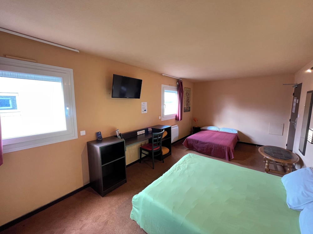 BRIT HOTEL SAINT-QUENTIN 20/53