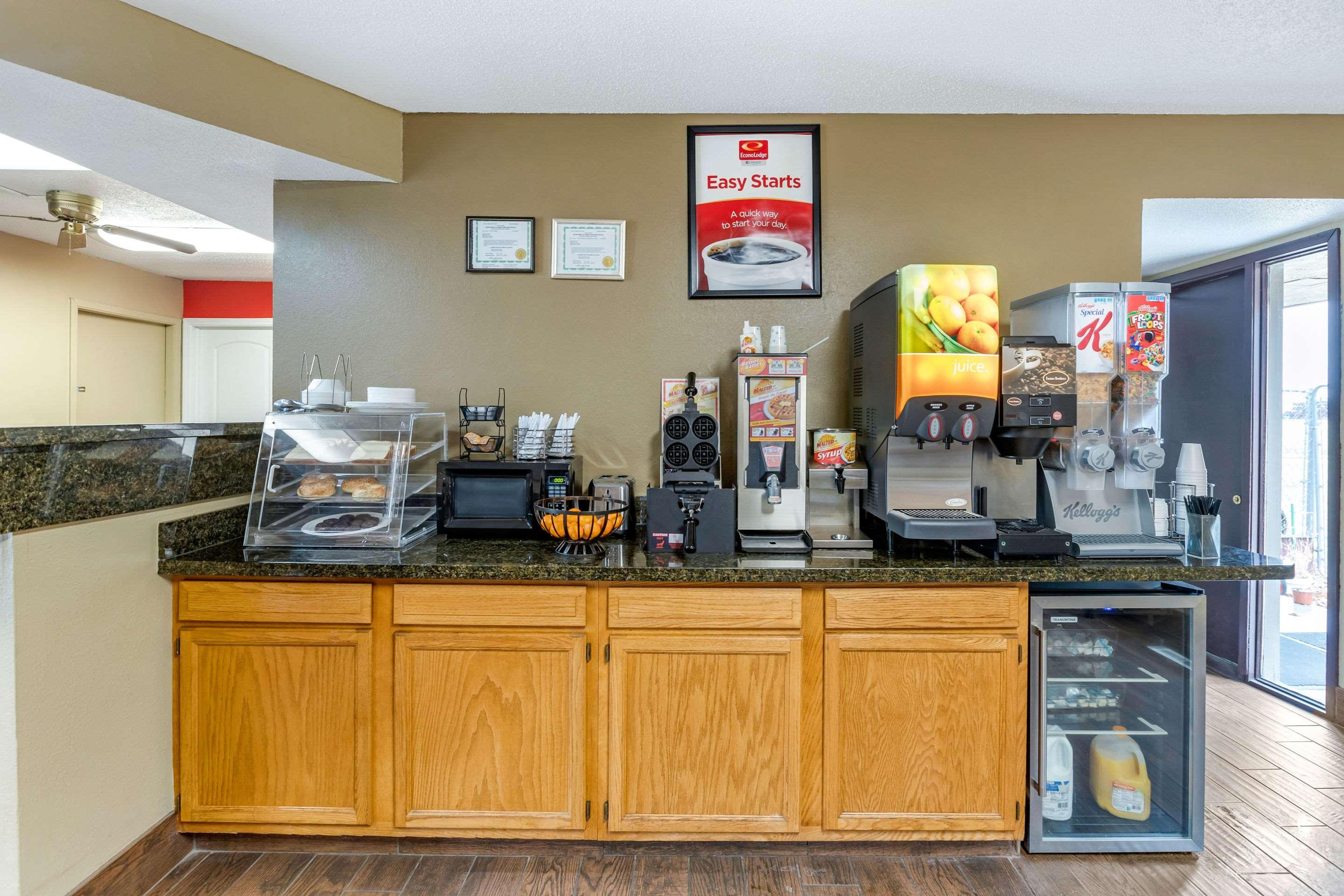 Econo Lodge Urbandale-Northwest Des Moines 4/18