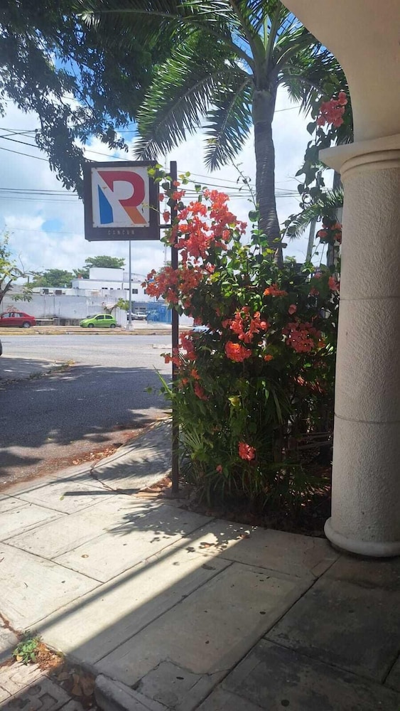 OYO Hotel Rolovi Cancun 48/60