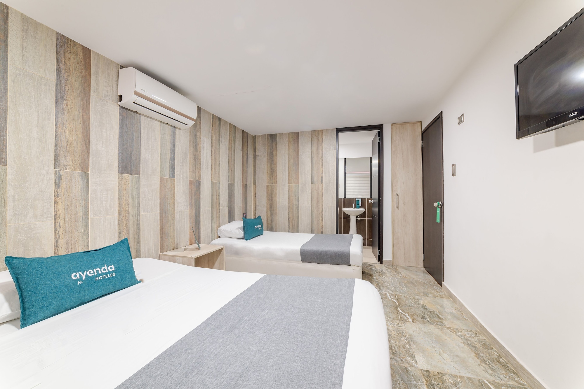 ROOM, TWIN BEDS