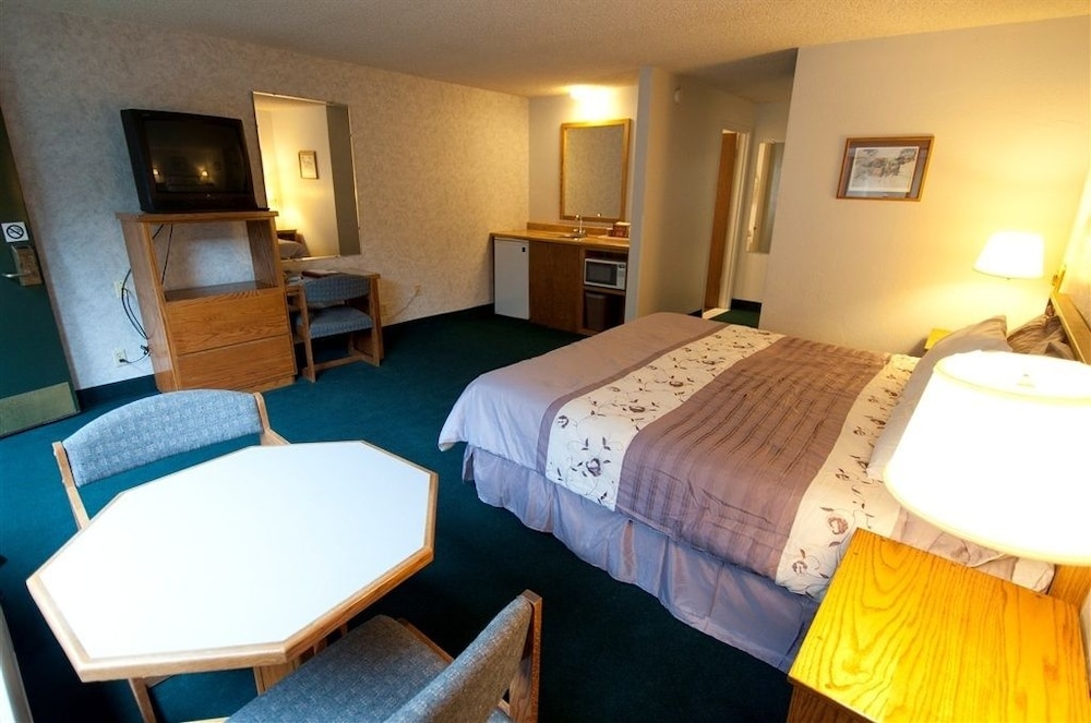 Cedarwood Inn of Ashland 24/66