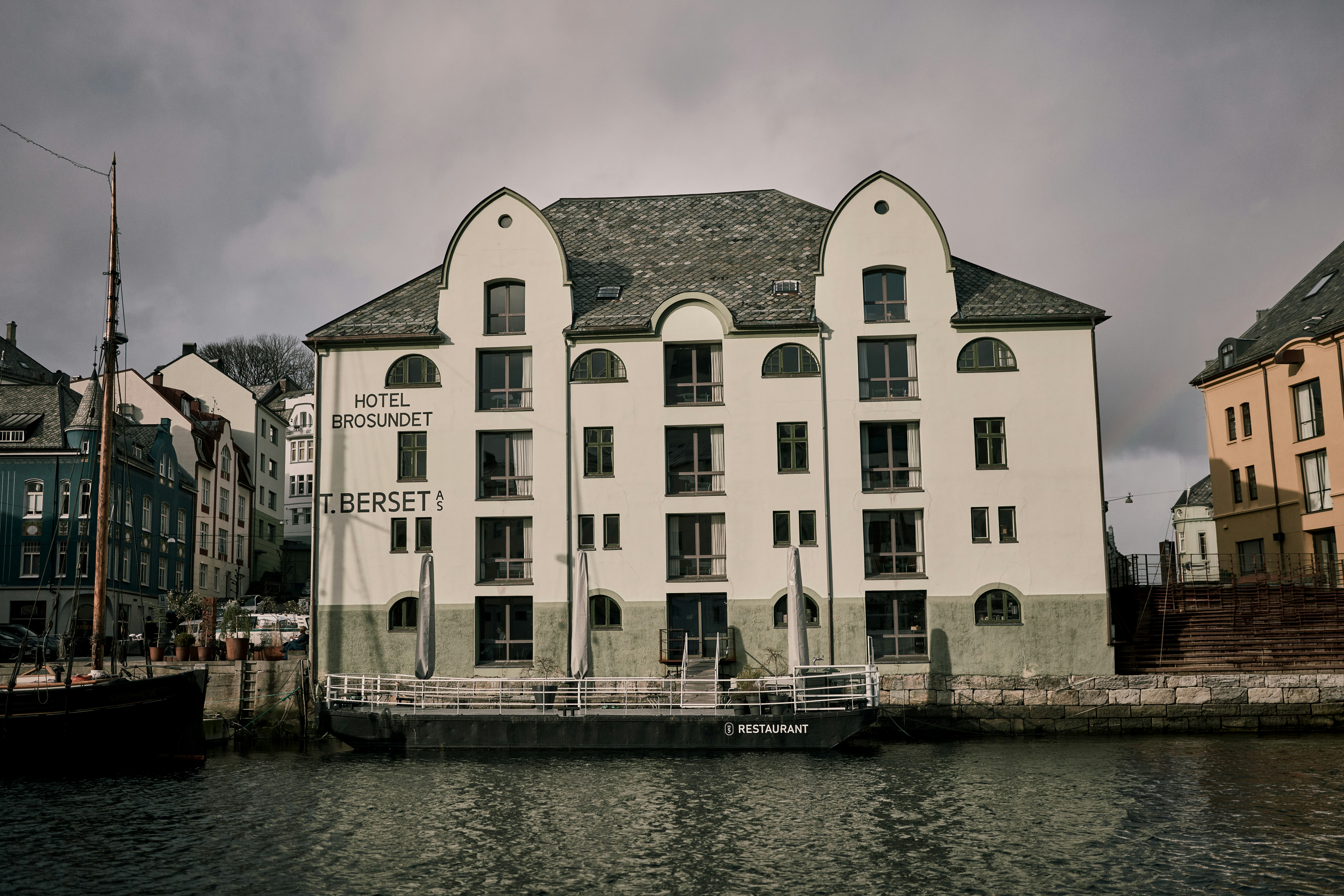 Brosundet Hotel 3/49