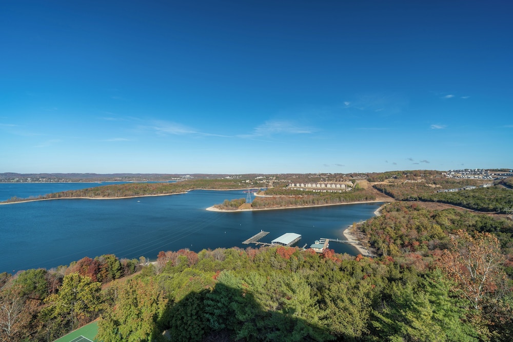Chateau On the Lake Resort Spa And Convention Centre 63/66