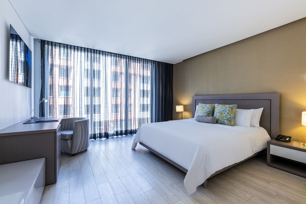 EMERALD, SUITE