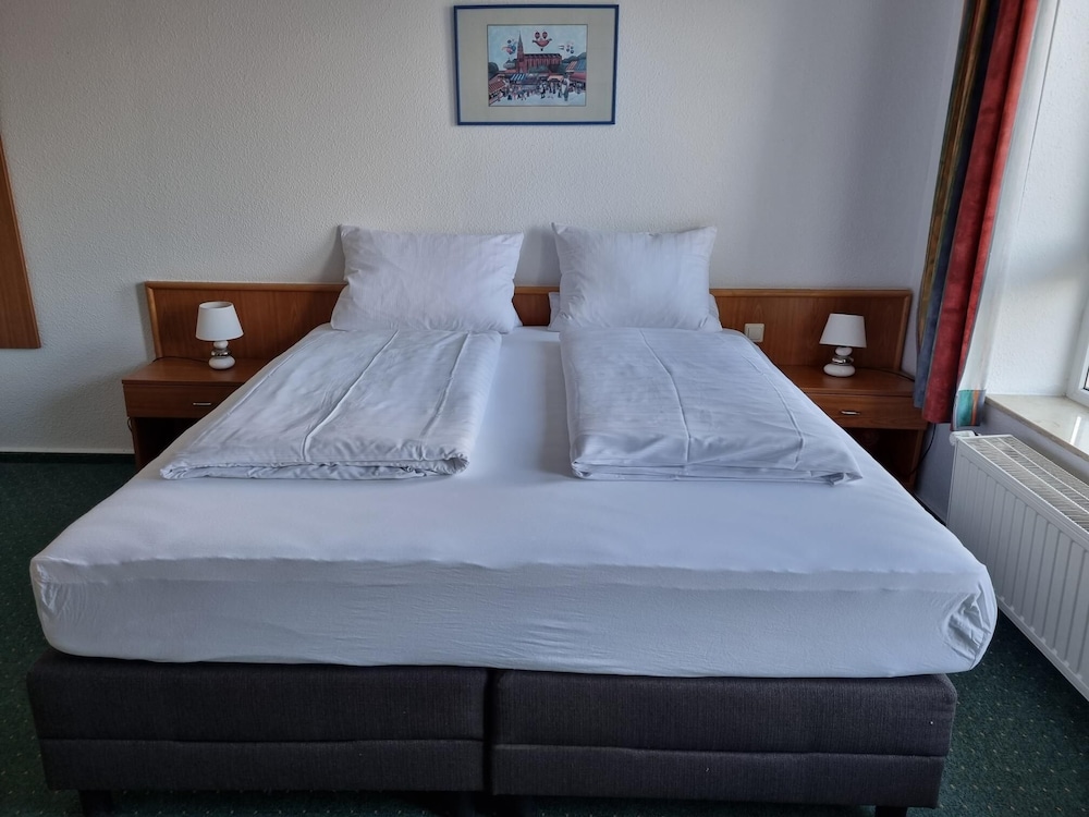 Erbenholz Hotel and Restaurant 13/40