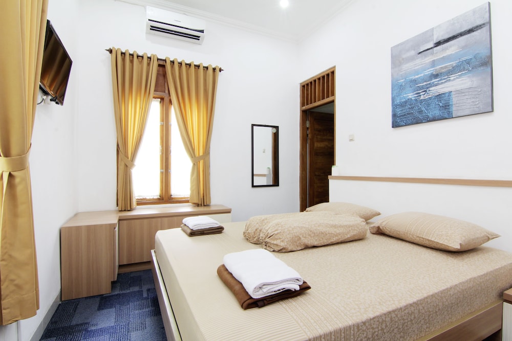 Embe Joglo Homestay by ZUZU 4/27