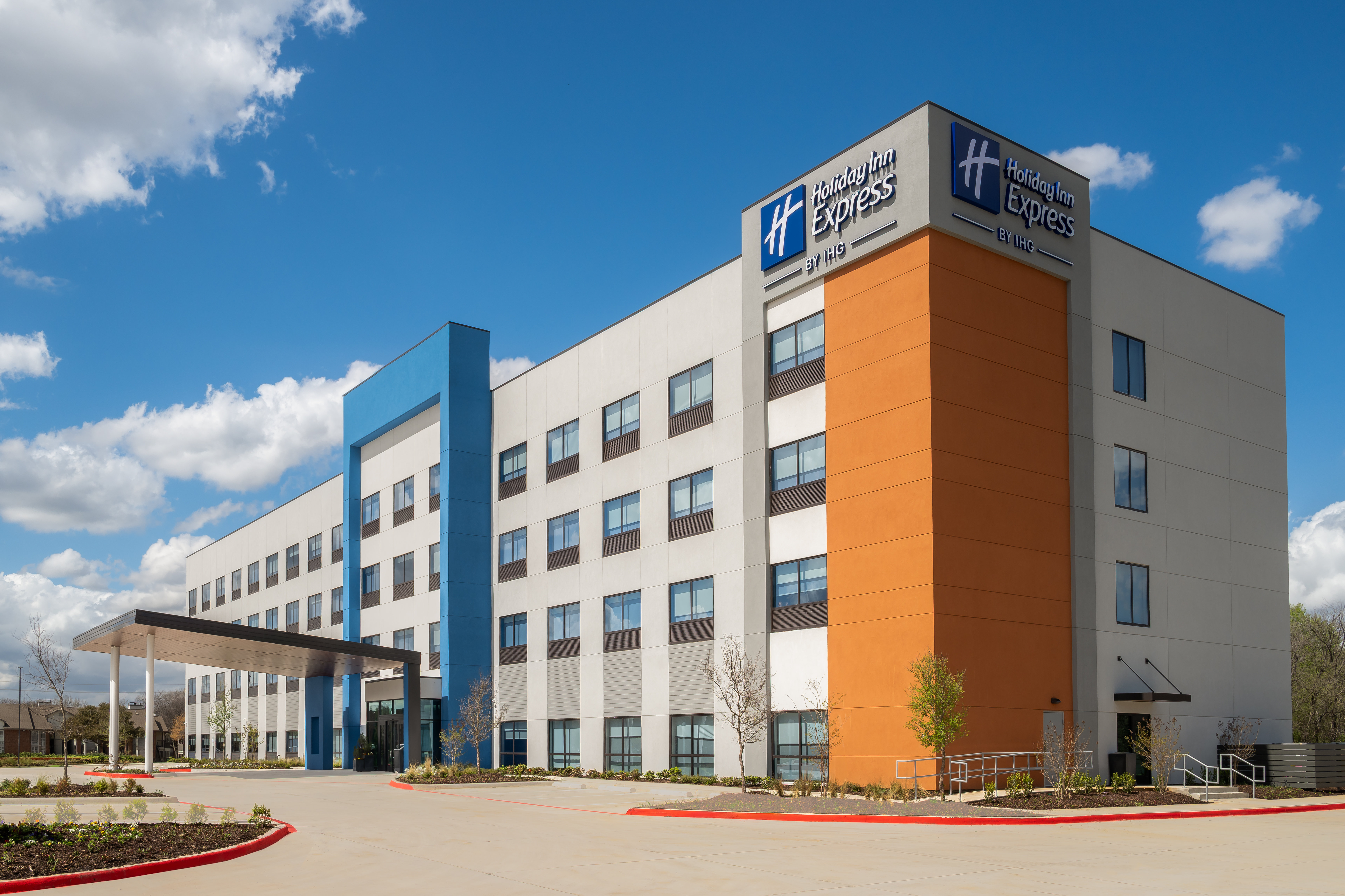 Holiday Inn Express & Suites DFW Airport Southwest Euless 61/62